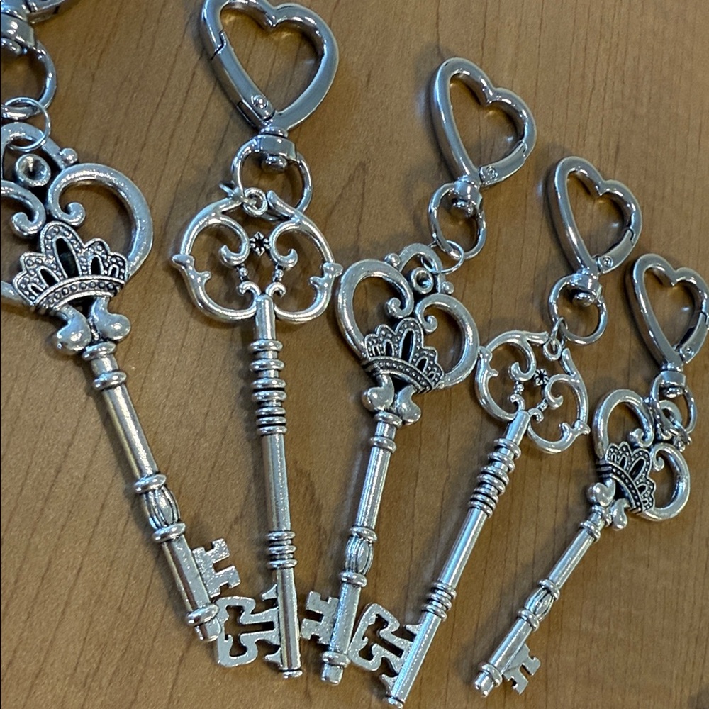 Large Skeleton Key Bag Charm or Key Holder in a Rustic Silver Tone; Handmade π - Picture 6 of 7